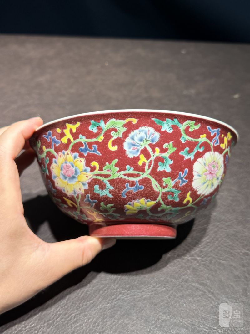 清乾隆 胭脂红地洋彩缠枝花卉纹碗 - 图6